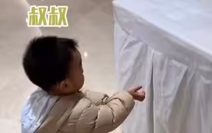 超萌！1岁多武汉宝宝进商场主动测温，还不忘监督提醒妈妈