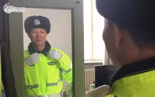 泪奔，视频直击他最后一次穿警服！