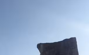 发现一块记录水位的石碑，一看位置令人惊讶不已。“乾道二年发大水，水漫温州城门柱”