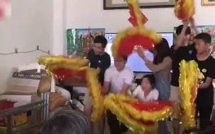 老人过生日子孙各地赶回，半小时策划节目，场面欢乐
