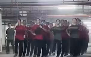 巾帼不让须眉！高校国旗护卫队女队员训练英姿飒爽