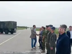 武契奇视察贝尔格莱德军用机场，米格29战斗机升空执行任务