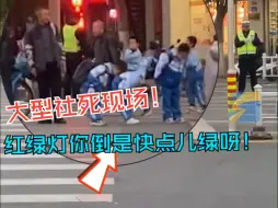 给交警叔叔都整“红温”了 三个小学生不停给交警鞠躬
