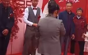 婚礼现场新郎母亲质朴的致辞 让人感动:没有车子房子 亲情友情要长长久久