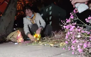 河南抗癌7年女大学生卖花救母：希望带给更多人温暖