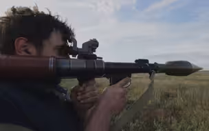 俄伞兵装备实弹测试，RPG-7D反坦克火箭筒是真的秀～