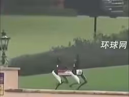 机器狗以及巡逻艇，在特朗普的海湖庄园进行巡逻
