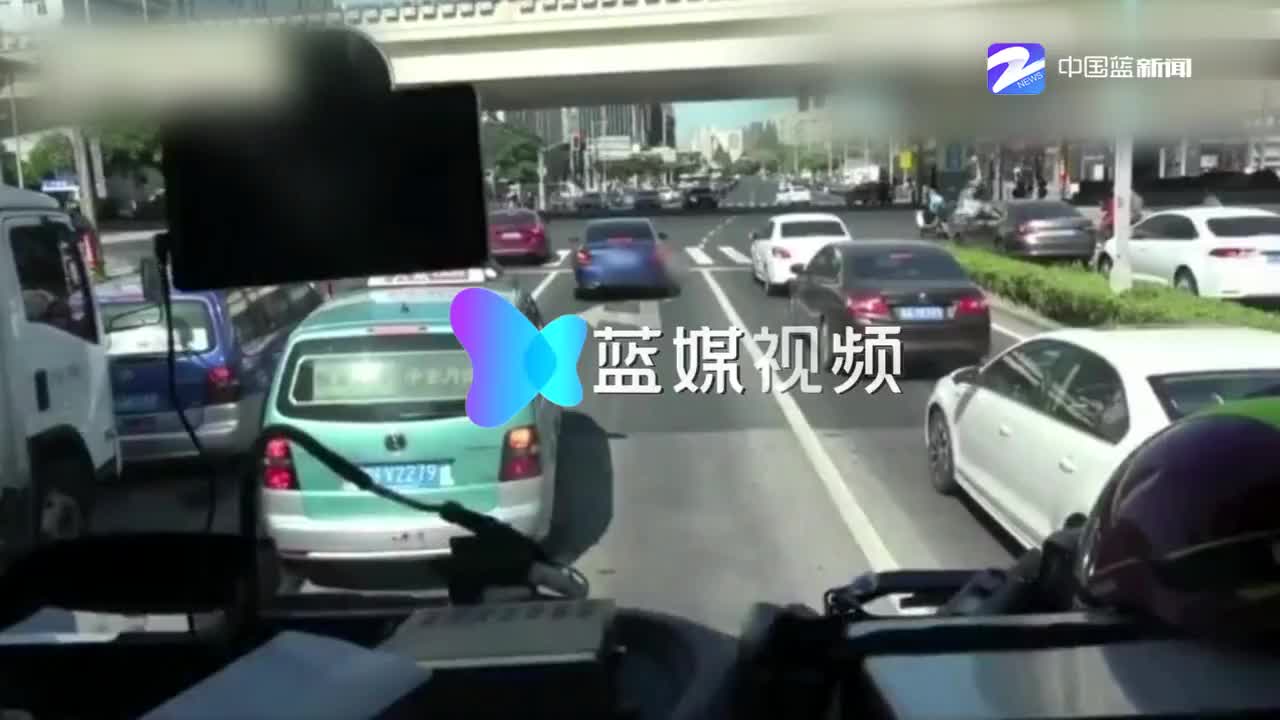 两次霸气指挥为消防车打开救援通道 外卖小哥收到特殊礼物