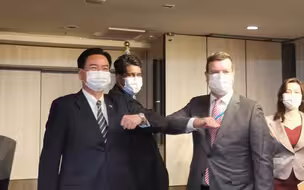 民进党当局又配合美国打“台湾牌”，专家：以台制华纯属痴心妄想