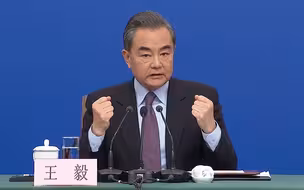 王毅：只要中俄站在一起 世界就多一分和平、安全、稳定