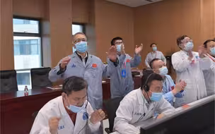 我国首次火星探测任务成功 总设计师激动落泪