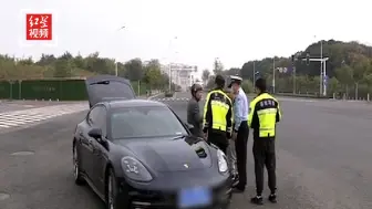 南京一大爷骑电动撞上保时捷豪转一万五赔偿 交警：是保时捷全责