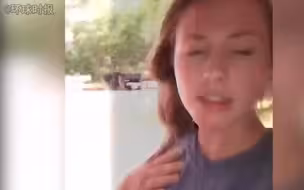 美国女子拍恶搞视频 险被闪电击中