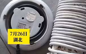 兵哥哥休假帮姐姐看店 把水果线板摆的整整齐齐 网友：刻进骨子里的自律