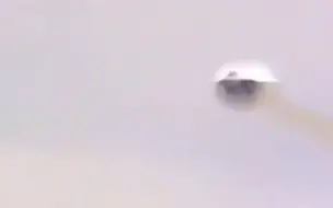 美军超音速飞机空中大秀突破音障瞬间