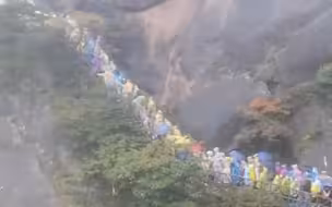 高速堵堵堵之后，各大景区人从众 网友：我后悔了，想回家