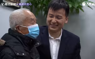 “不救得骂自己一辈子！“郑州小伙暴雨中连救5人，半年后与被救老人再相逢。
