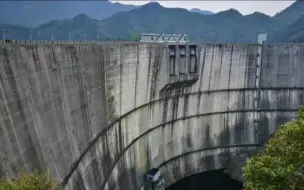 120余家军工厂停工！20架战机曾轰炸水坝，4亿吨洪水冲走3万人
