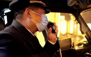 #60岁机长退休前最后一飞儿子传来祝福 ：我也会成为你的骄傲，一路平安！