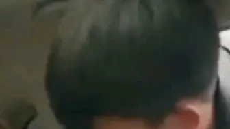 姐姐出嫁，弟弟透过车窗拥抱，姐姐笑着笑着就哭了