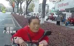 大妈骑着电动车多次在机动车道上逆行