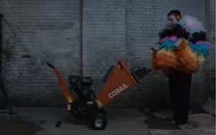 不满贝克汉姆任卡塔尔世界杯形象大使，英喜剧演员粉碎1万英镑，事后澄清“钱是假的”