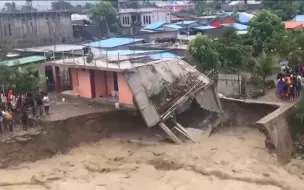 印尼暴雨引发山洪和滑坡 已致至少54人死亡