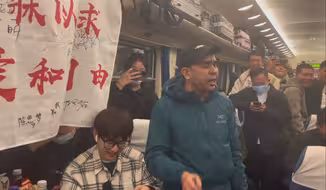 “青春没有售价，硬座直达拉萨”