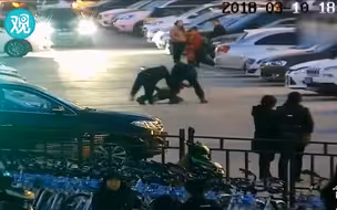 特警抓嫌犯似拍大片，扑倒翻滚再飞扑！
