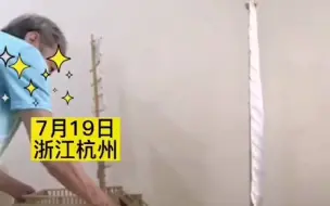 杭州一老爷爷用几千根废弃雪糕棒，拼成精美的模型船
