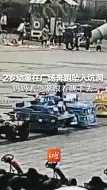 2岁幼童在广场奔跑坠入坑洞，妈妈着急紧跟着跳下去，孩子父亲：希望相关部门消除隐患
