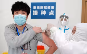 接种新冠疫苗后是否终身免疫？