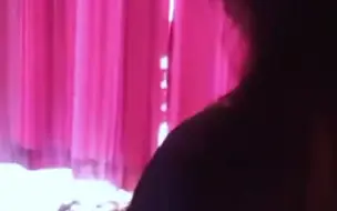 姐姐放假悄悄回家弟弟起身相拥放声大哭 ：三个月没见了，平时都是弟弟让着我