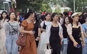 是谁羡慕了？军地联谊搭鹊桥 武警与30名幼师联谊！现场疯狂“撒糖”！