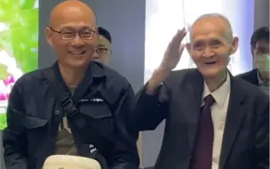 88岁的台湾老兵高秉涵，带着老乡骨灰回到菏泽。再回故土，落叶归根！@央视新闻