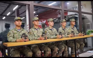 听口令，做动作，兵哥哥才是“最强王者”！