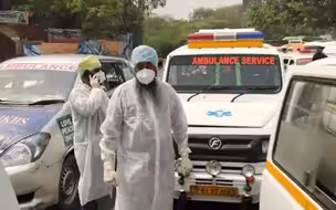 记者实地探访印度疫情：志愿者挨家挨户运死者 42辆救护车大排长龙