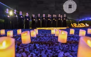 南京举行“烛光祭”悼念遇难同胞，守望和平