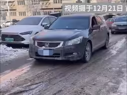 28亿外包环卫却除不干净雪？还要求商户自行除雪！当地回应