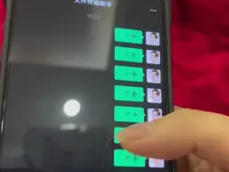 过年在家没有琴可以弹，女子用语音表演“我弹我自己”，“强者从不抱怨环境”