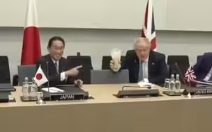 约翰逊特意带着福岛零食见岸田文雄 日本网友激烈讨论 英国政府通稿却只字未提