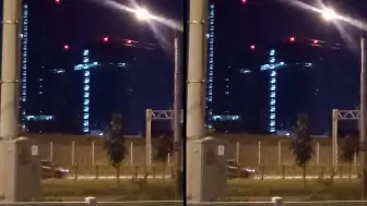 外媒：社交媒体照片显示，圣彼得堡“瓦格纳中心”大楼亮起“十字架”