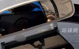听呼啸而过的声音！第一视角跟随歼-15稳稳降落山东舰