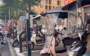 央视曝光重庆城管擅自拖走电瓶车