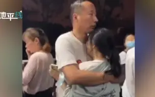 郑州地铁被困大哥口述获救经历 身旁二人紧紧相拥 大家都很团结！