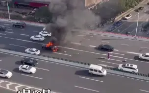 网友爆料：上海一电动汽车在行驶中自燃，车主刚提车不到10天！