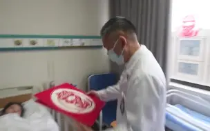 上海市第一妇婴保健院东院区今天0时02分迎来了首位“虎小弟”，小宝宝重7斤6两，哭声响亮，真可谓“虎虎生威”。