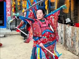 宝刀未老！54岁大姐表演“刀马旦”绝活惊呆网友👍🏻
