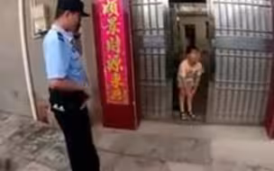心酸！9岁男孩独自在家报警，一番话说得民警泪目