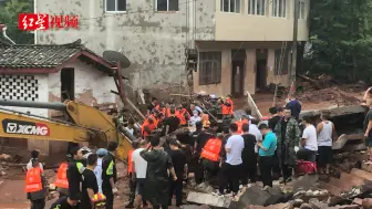 雅安山洪爆发致民房垮塌 73岁老人和妻子被埋7小时 老人获救